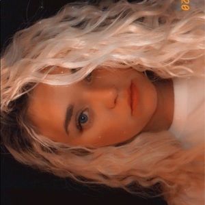 Meet your Posher, Alexis